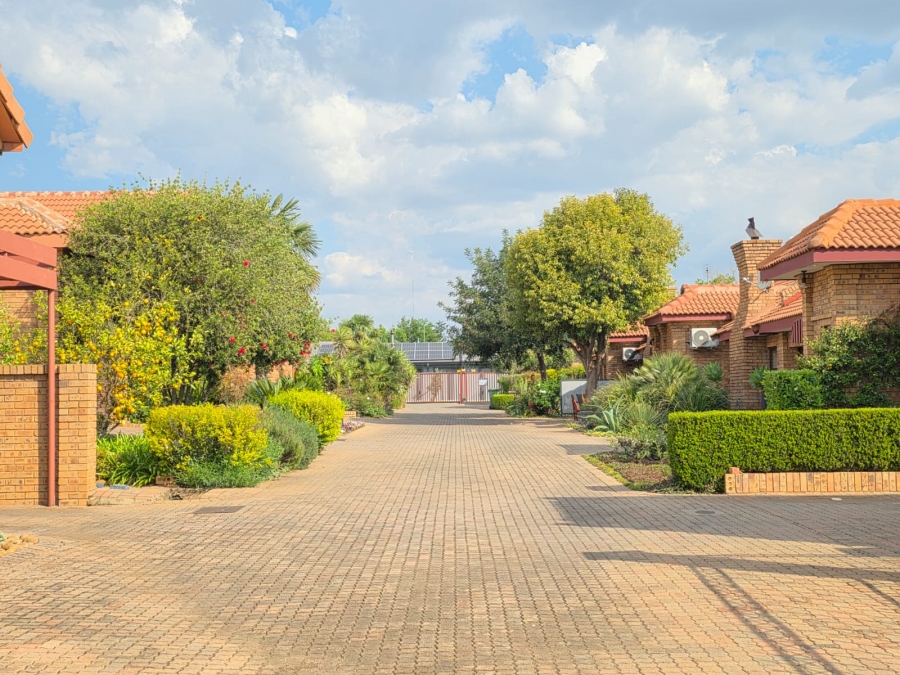 3 Bedroom Property for Sale in Van Der Hoff Park North West